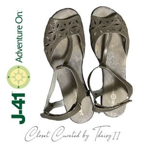 J-41 | 9.5M Cassia Too T-Strap Wedge Sandal